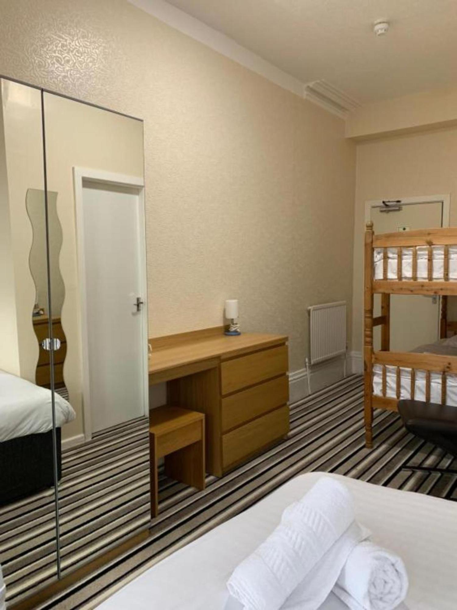 Oyo Wave Crest Hotel Blackpool Exteriör bild